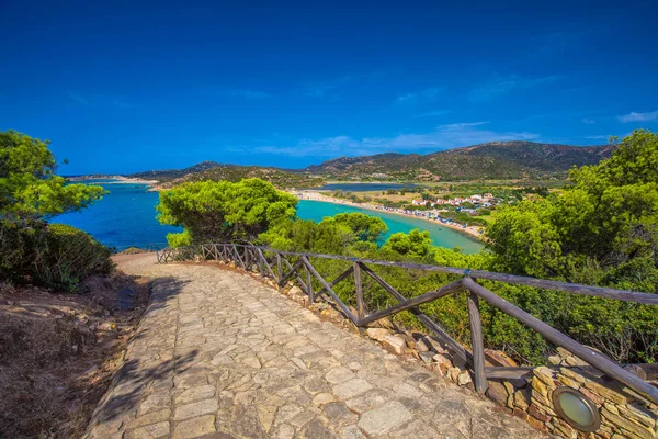 Güneşli bir gün kumsalda sa Colonia 