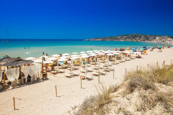 Playa de Su Giudeu, Chia . — Foto de Stock