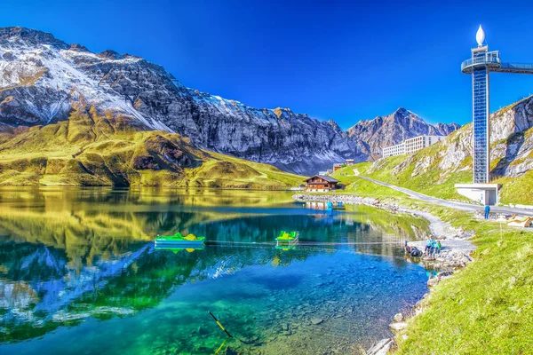 Crystal clear Melchsee and Swiss Alps panorama from Melchsee Frutt — Stock Photo, Image