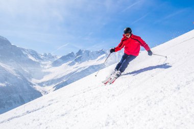 Mutlu delikanlı Lenzerheide Kayak Merkezi, İsviçre Kayak.