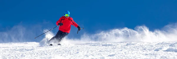 Άνθρωπος Σκι Στην Πλαγιά Παρασκευασμένα Φρέσκα Νέα Χιόνι Τιρολέζικο Άλπεις — Φωτογραφία Αρχείου