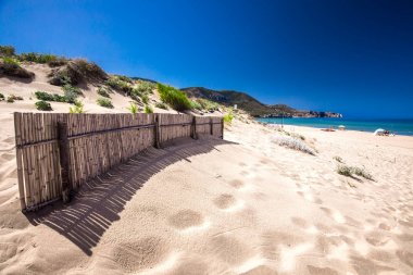 Spiaggia di San Nicolo ve Spiaggia di Portixeddu beach San Nicolo kasaba, Costa Verde, Sardunya, İtalya. Sardunya Akdeniz'de bir ada değildir.