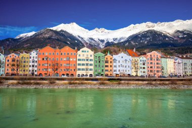 Innsbruck, Avusturya - 11 Şubat 2017 - City scape Innsbruck şehir merkezinde. Tyrol Europe Batı Avusturya'nın başkenti olduğunu.