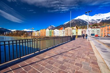 Innsbruck, Avusturya - 11 Şubat 2017 - City scape Innsbruck şehir merkezinde. Tyrol Europe Batı Avusturya'nın başkenti olduğunu.