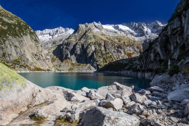 İsviçre Alpleri, Gelmersee, İsviçre, Bernese Oberland, İsviçre 'deki Grimselpass yakınlarında Gelmer Gölü.
