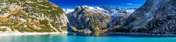 Гелмер Озеро Біля Гребля Грімселпас Швейцарських Альпах Гелмерсі Швейцарія Ліцензійні Стокові Зображення