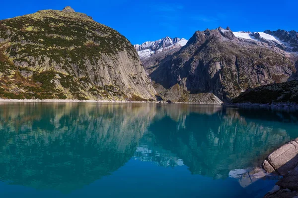 Gelmer Lake Lähellä Grimselpass Sveitsin Alpeilla Gelmersee Sveitsi Bernese Oberland kuvapankkikuva