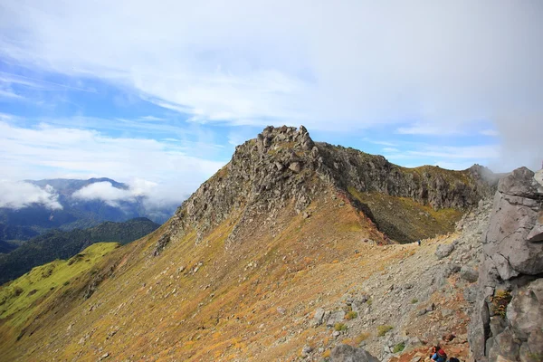 顶部的 Mt.Yakedake，北阿尔卑斯山，长野县，日本 — 图库照片