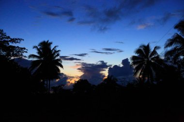 Güzel gün batımı, Manus, Papua Yeni Gine adasında