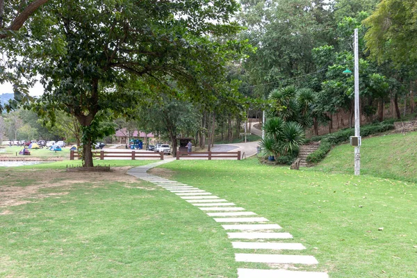 Passarela Telha Concreto Gramado Jardim Parque Cidade Estrada Telha Tijolo — Fotografia de Stock