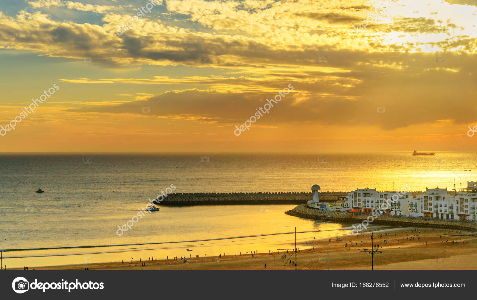 Plage à Agadir Ville Au Coucher Du Soleil Maroc