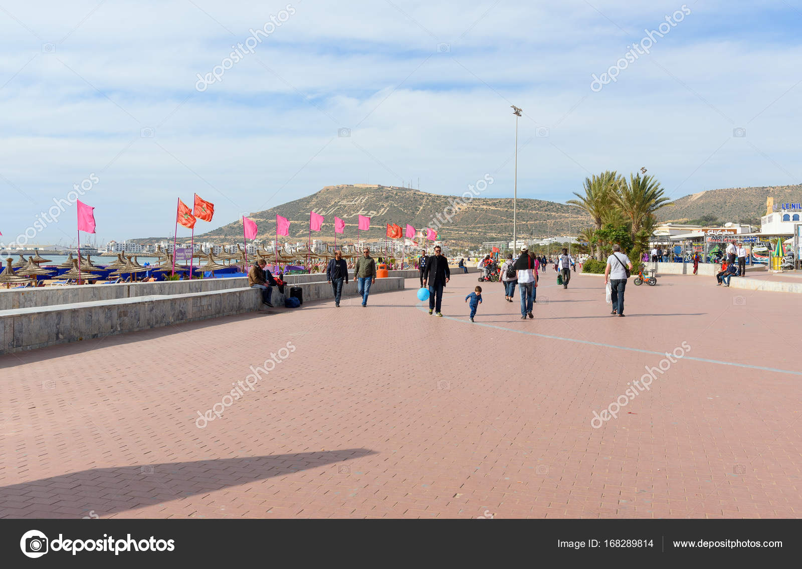 Promenade De La Plage Dans La Ville De Agadir Maroc Photo