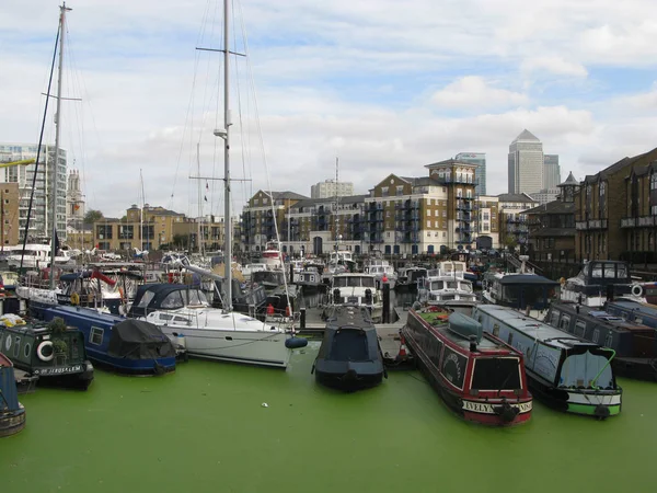 Tekneler Limehouse havzasında, Londra, İngiltere — Stok fotoğraf