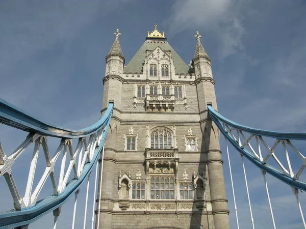 Vista da Tower Bridge em Londres de dia — Fotografia de Stock