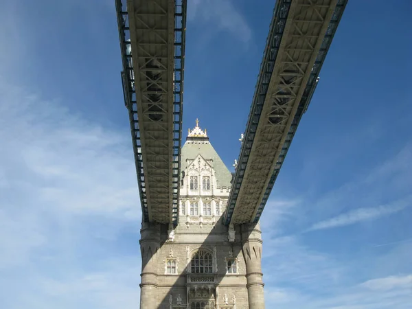View of Tower Bridge in London by day — Stock Photo, Image