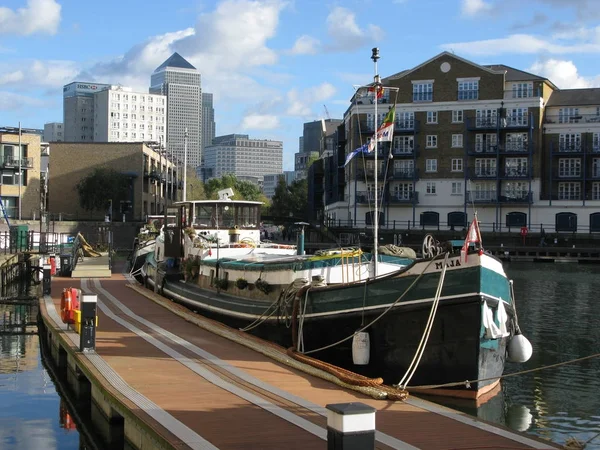 Łodzie w Limehouse Basin, Londyn, Anglia, Wielka Brytania — Zdjęcie stockowe