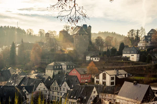 Міський пейзаж в напрямку Monschau, Німеччина — стокове фото
