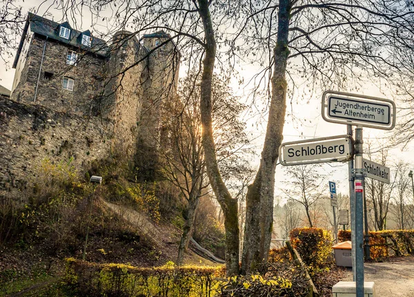 城市景观 Monschau，德国-城堡 — 图库照片#