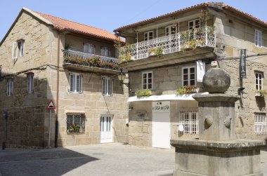 Restoranda tipik taş ev