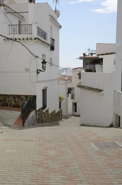 Rua típica na aldeia de Ojen — Fotografia de Stock