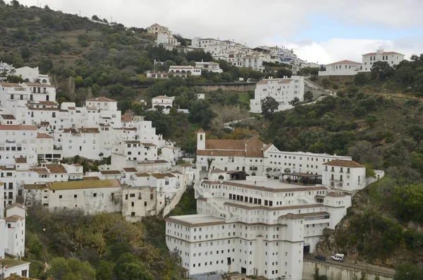 Casas blancas en la colina —  Fotos de Stock