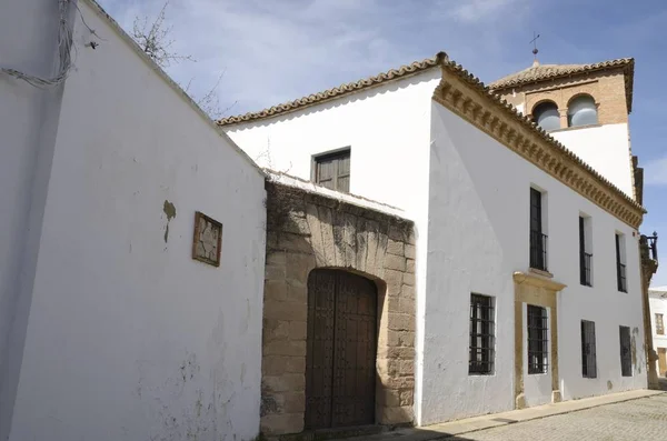 Weißes Gebäude in Ronda — Stockfoto
