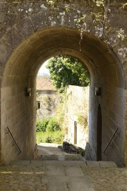 Sokak taş kemer 