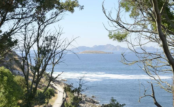 Ilhas Estelas a partir da costa de Bayona — Fotografia de Stock