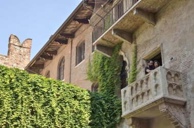 Çift balkon, bir selfie yapıyor 