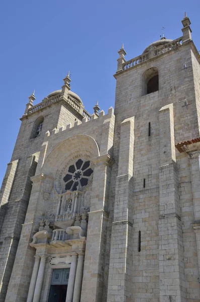 Główna fasada Porto cathedral — Zdjęcie stockowe