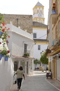 Beyaz sokak Kilisesi'nin Kulesi 