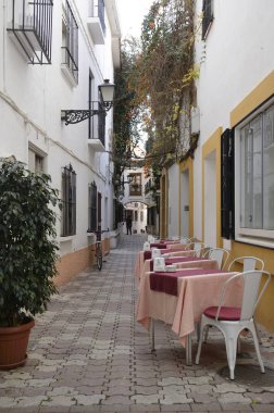 Bir sokak masalarında 