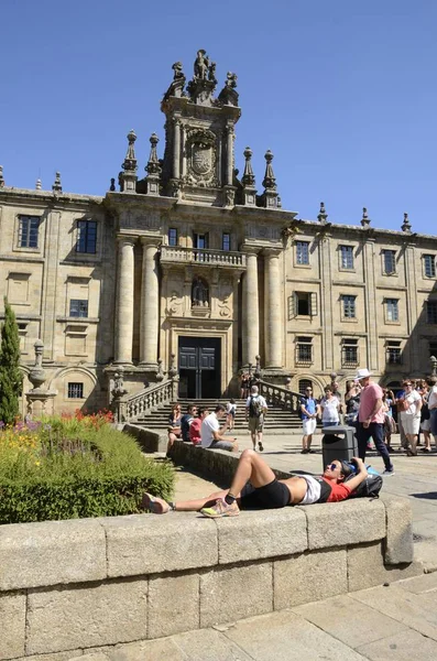 Pilger ruht sich in santiago de compostela aus — Stockfoto