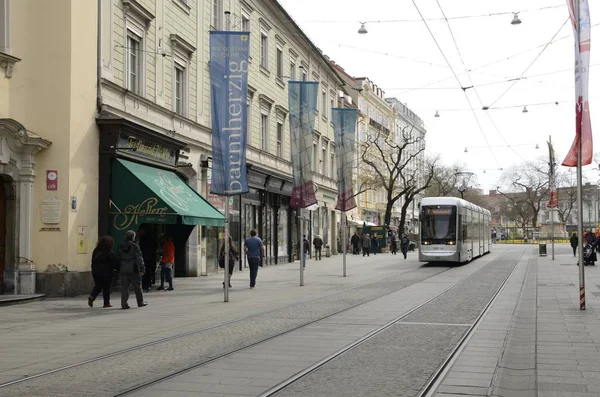 Eléctrico pela rua Herrengasse — Fotografia de Stock