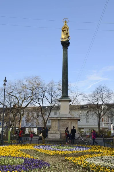 Staty av Jungfru Maria — Stockfoto