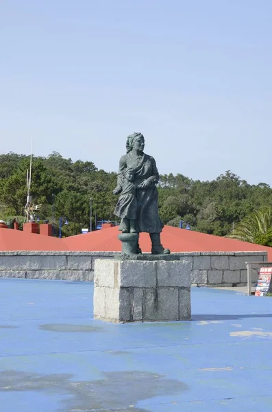 Bronzen monument met een Galicische vrouw — Stockfoto