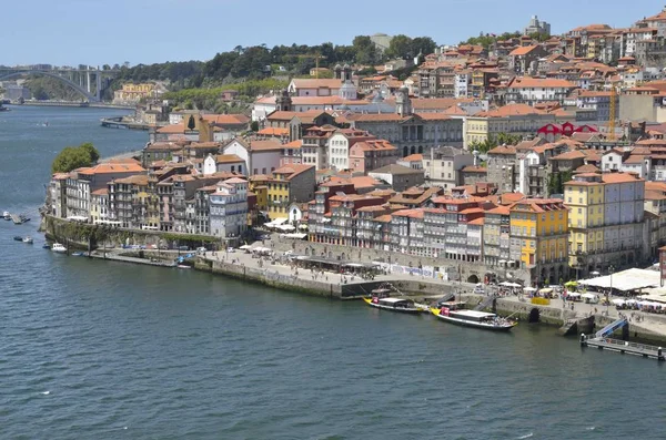 Promenade entlang des Douro Flusses — Stockfoto