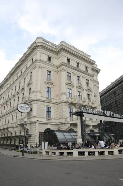 Cafetaria tradicional em Viena — Fotografia de Stock