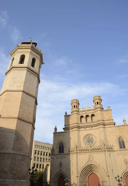Catedral e torre sineira — Fotografia de Stock