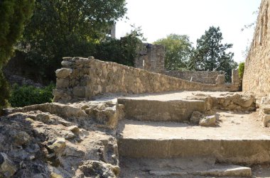 Ortaçağ duvarları kalıntıları