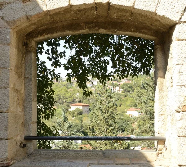 Şehir Manzaralı aracılığıyla Ortaçağ kemer 