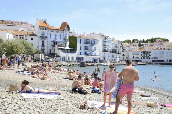 Beach in the village of Cadaques — Stock Photo, Image