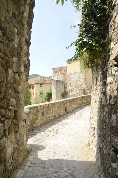 Stone vandringsled i medeltida byn — Stockfoto