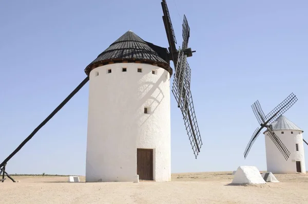 Moinhos de vento na rota Quixote — Fotografia de Stock