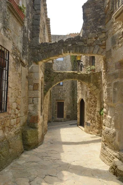 Arche dans l'allée médiévale — Photo