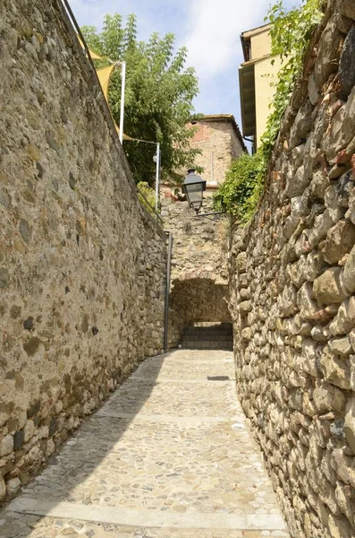 Merdiven taş kemer altında