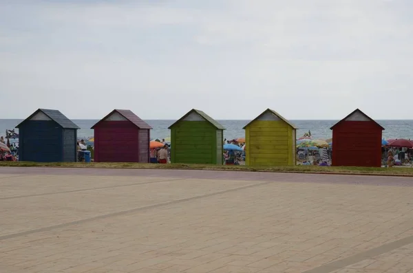 Kleurrijke strand hutten — Stockfoto