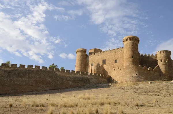 Festungsmauer und Burg — Stockfoto