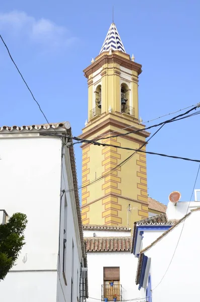 Yellow bell tower in Estepona — Stock Photo, Image