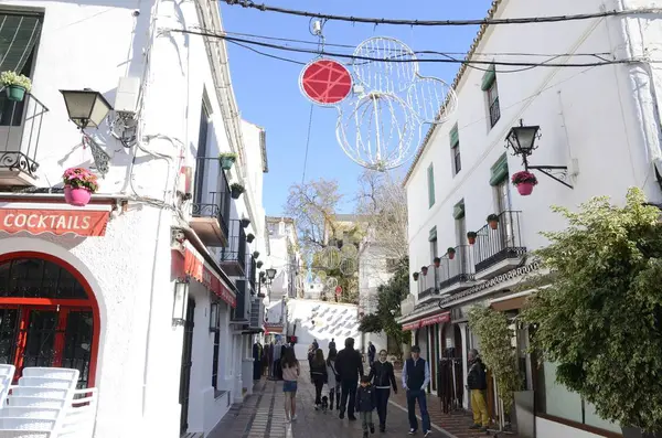 Strada decorata di Natale a Marbella — Foto Stock